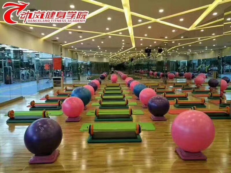 動(dòng)嵐健身加盟店裝修風(fēng)格展示