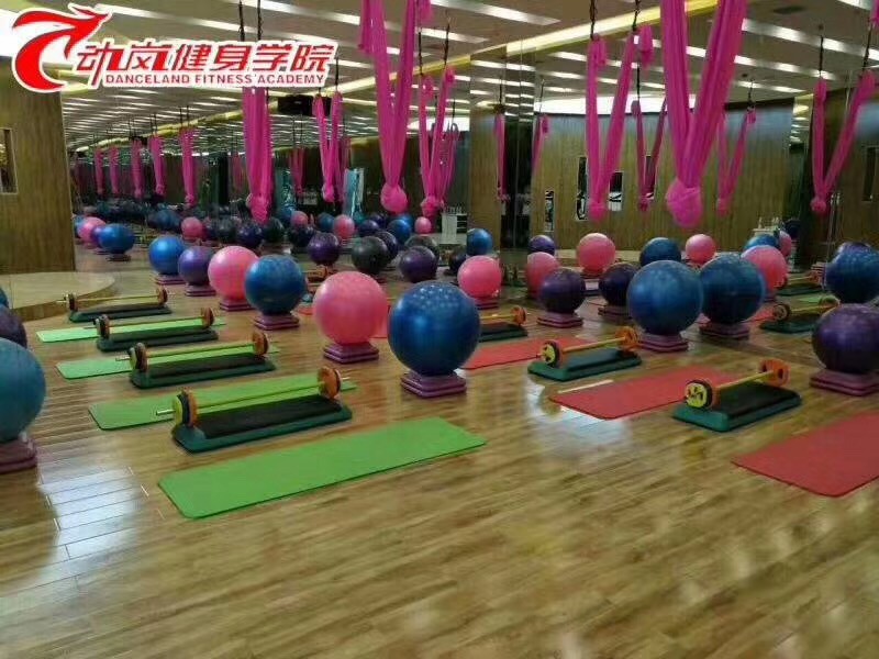 動(dòng)嵐健身加盟店裝修風(fēng)格展示